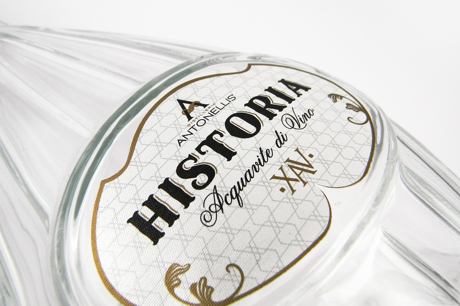 Brand Design for Traditional Wine Spirit Decanter from Italy