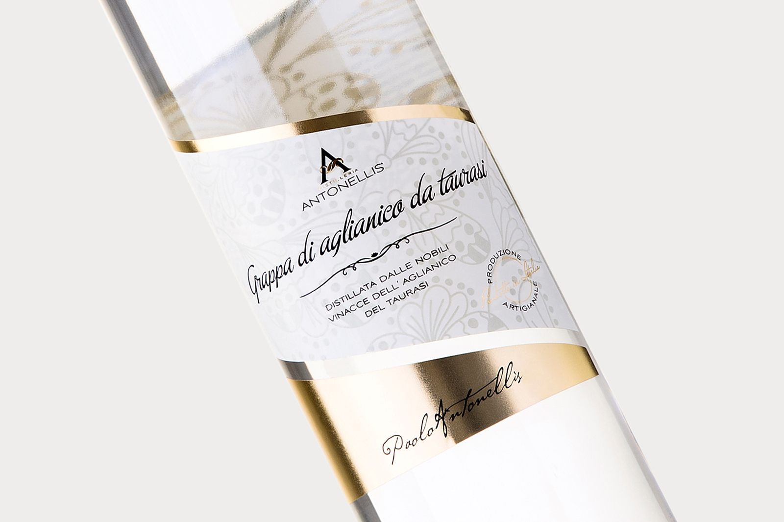 Packaging Design that Represents the Scents and Fragrances of the Grappa Before being Opened
