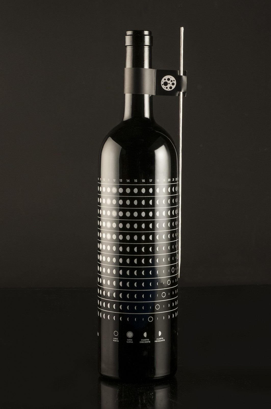 Javier Garduño Estudio De Diseño – Lunar Calendar Wine