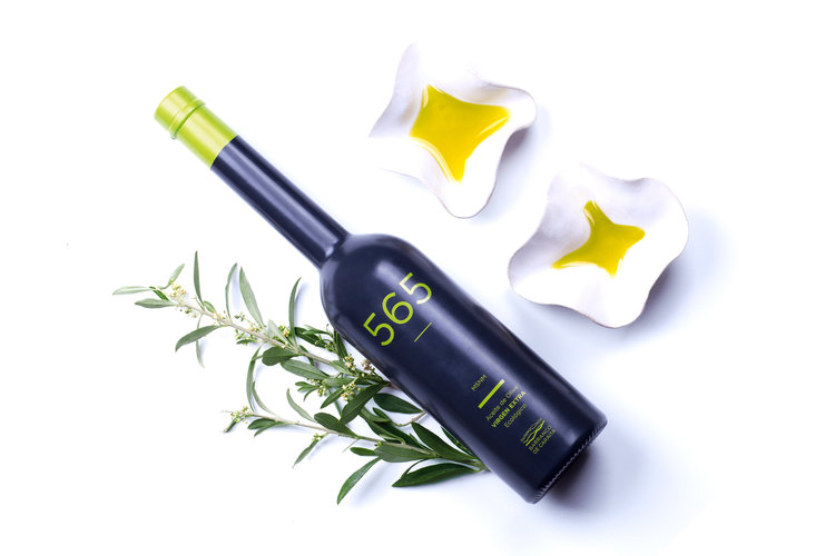 Organic Extra Virgin Olive Oil that Emerges from Millenary Olive Trees