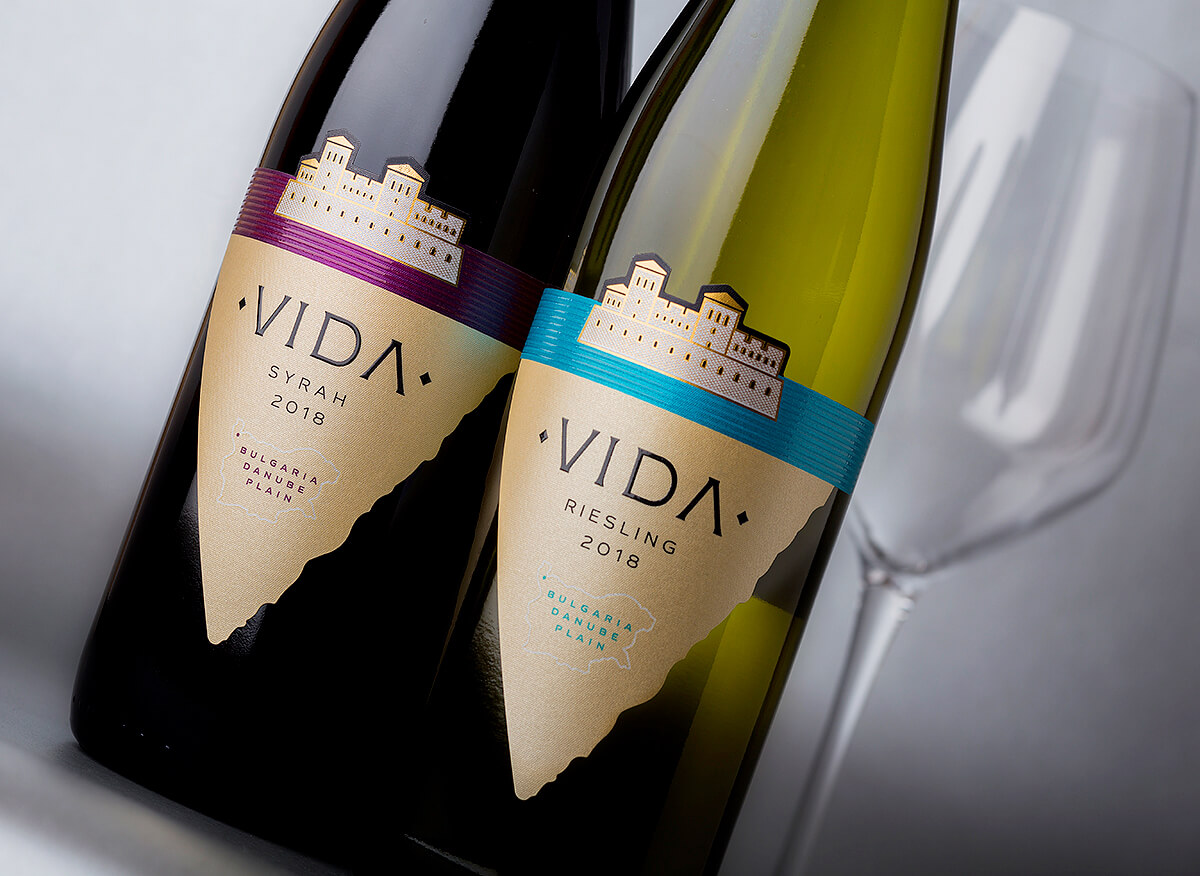 Non-traditional Design for Vida Wine Brand