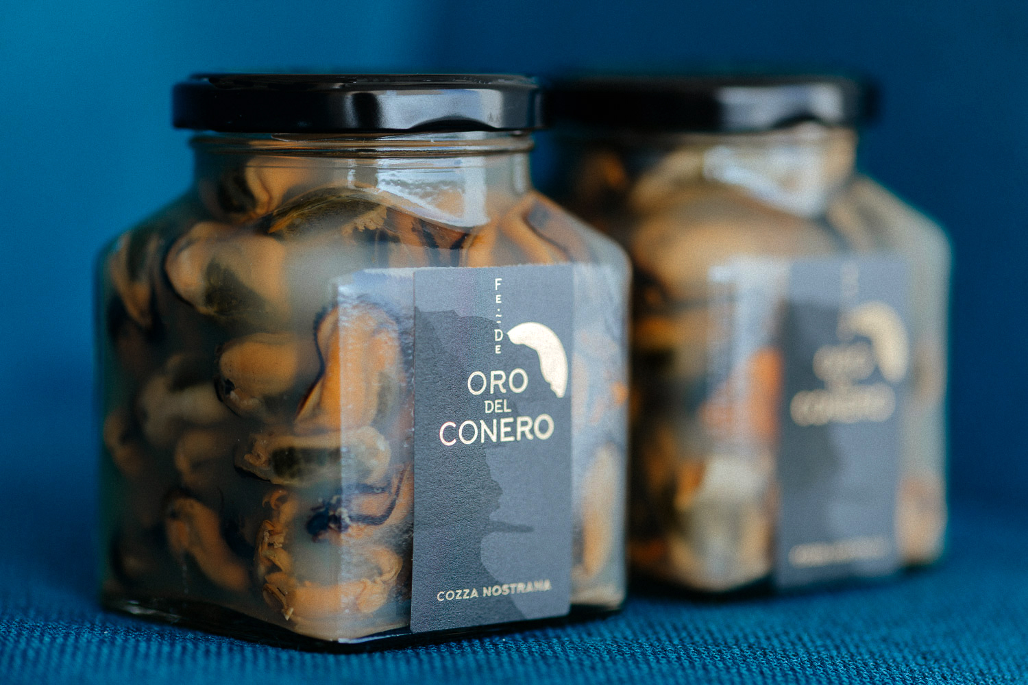 Auca Design Creates Refined Oro del Conero Mussels Packaging