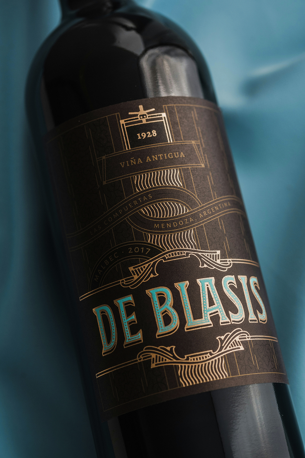 Manuele Mancini Studio Creates a Refined Wine for De Blasis Winery