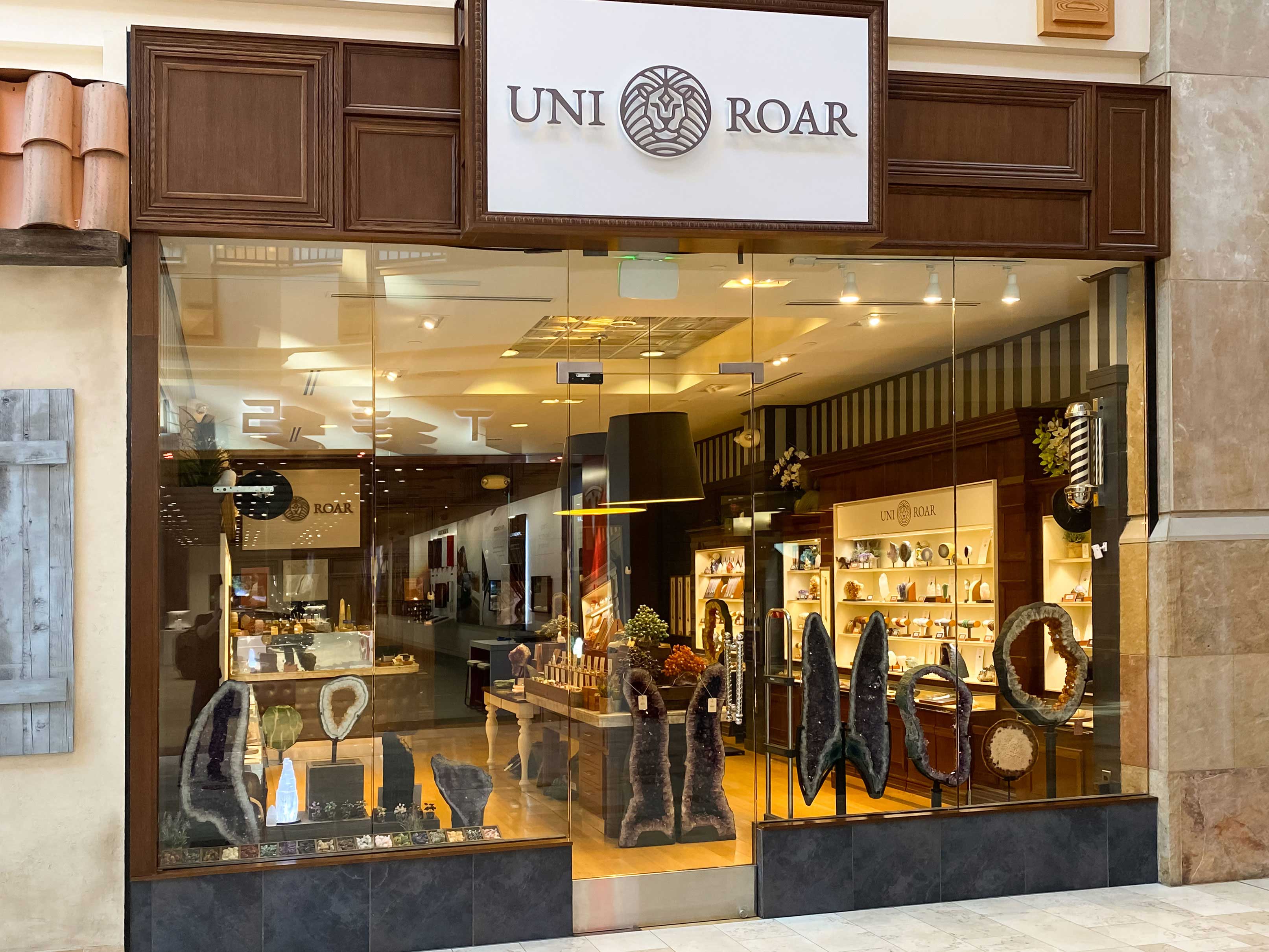 Uni Roar Brand Design By Vitor Linhares