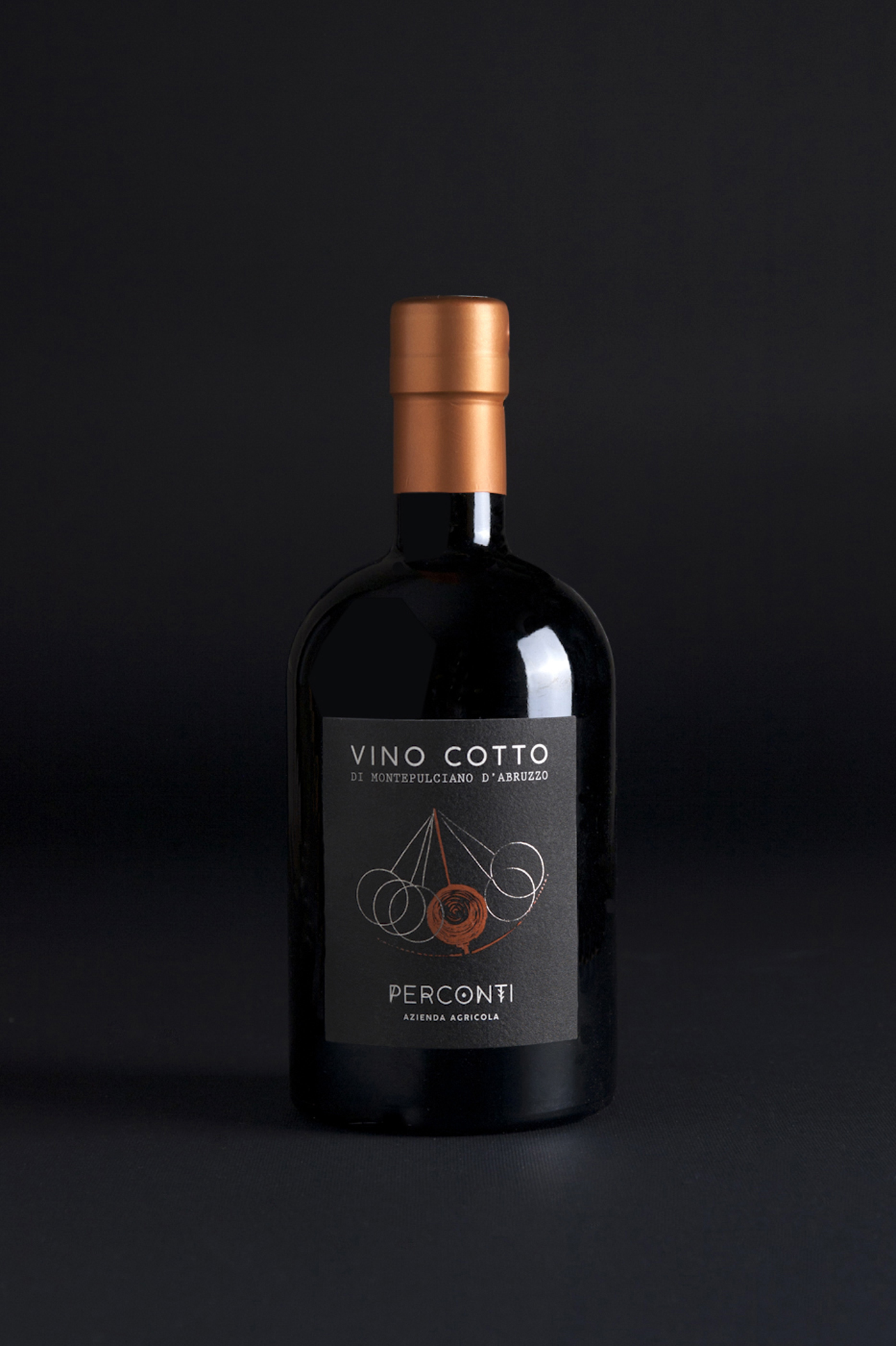 Perconti Dessert Wine Packaging Inspired by the Concept of Time