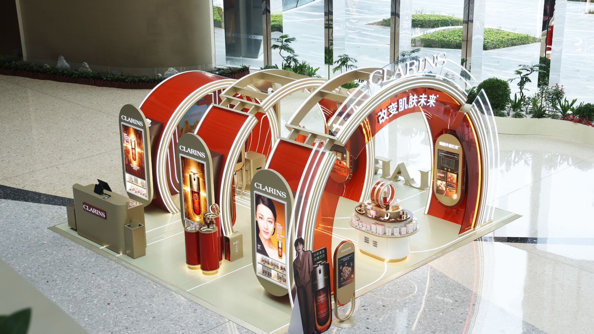 Clarins Launches a Digital Travel Retail Experience in Partnership with Lonsdale