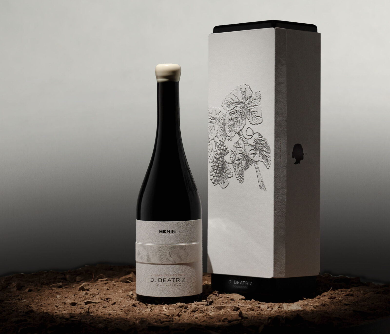 Omdesign’s Elegant Packaging Design for Menin D. Beatriz