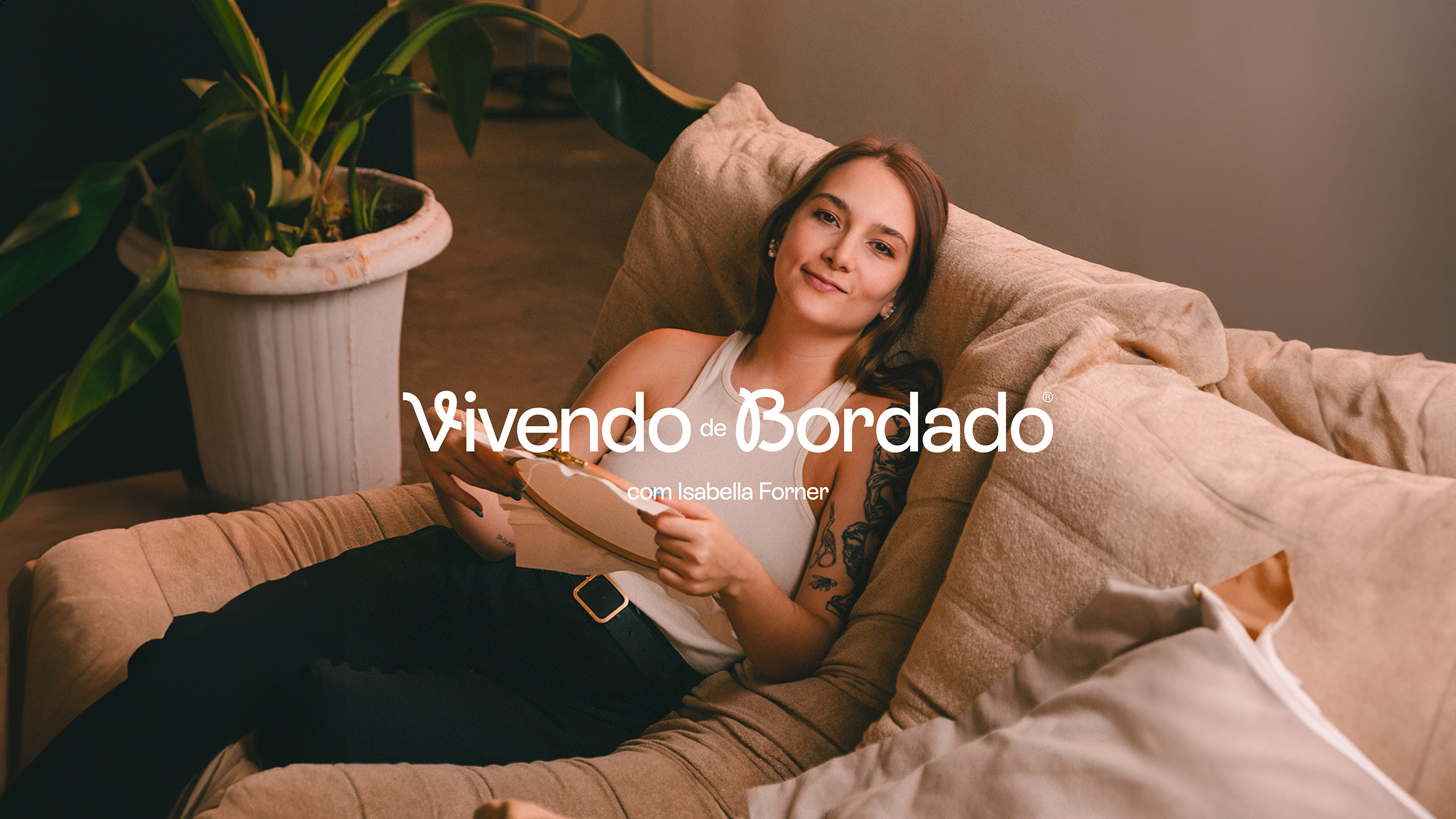 Brandl & Brands Designs the Future of Embroidery Education and Online Branding for Vivendo de Bordado