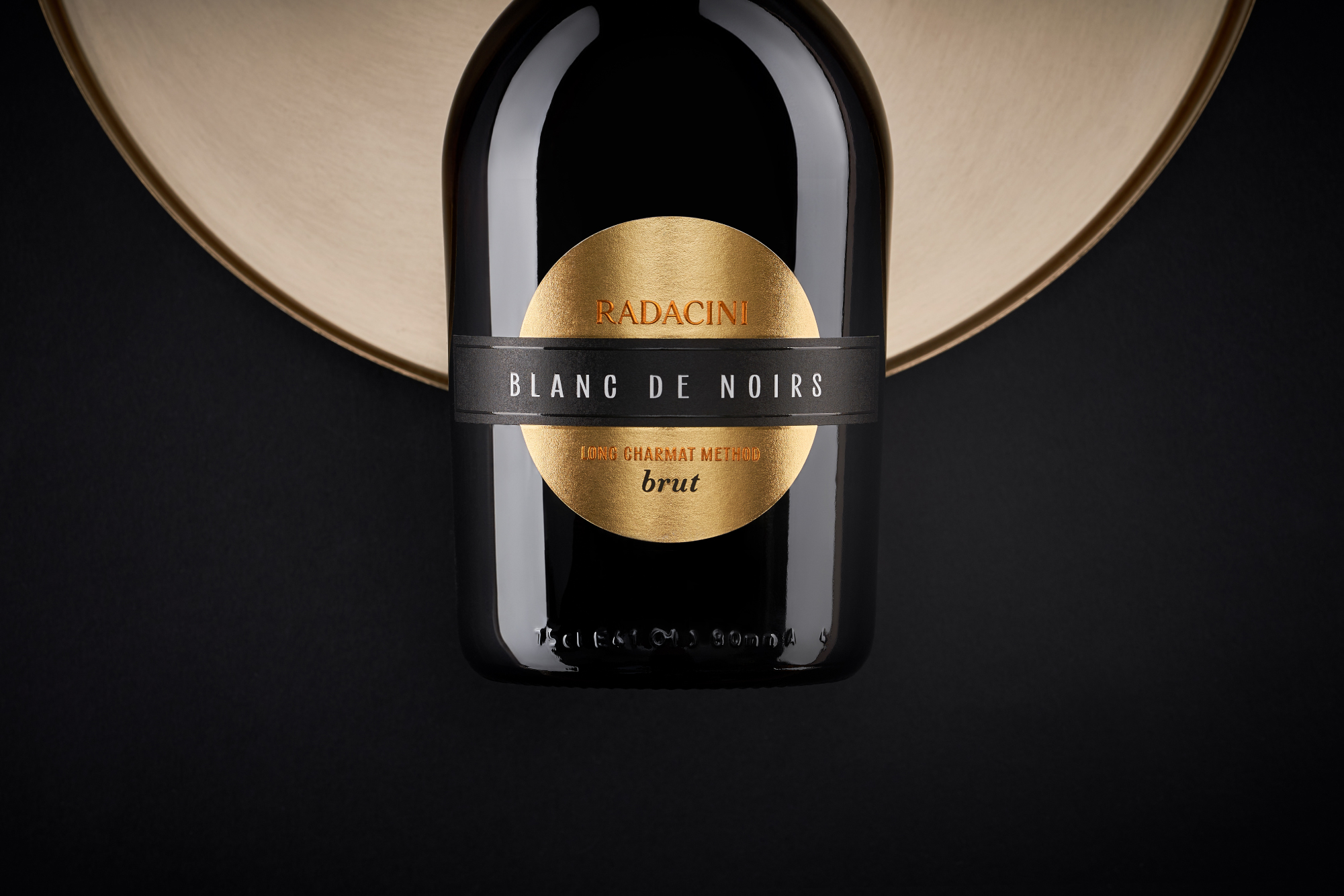 True Agency Elevates Rădăcini Long Charmat with a Refined Minimalist Identity