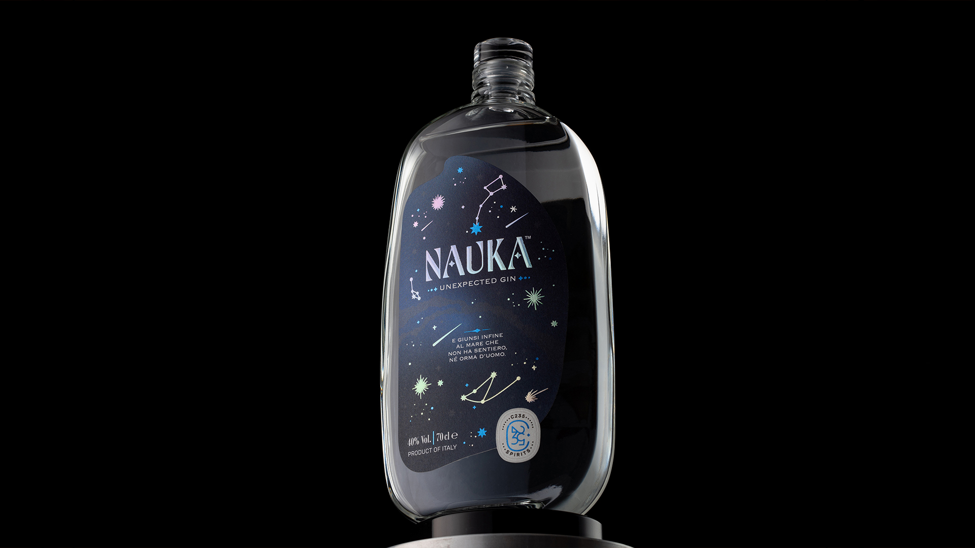 Studio La Regina Presents Nauka Gin With a Multisensory Identity Inspired by the Stars