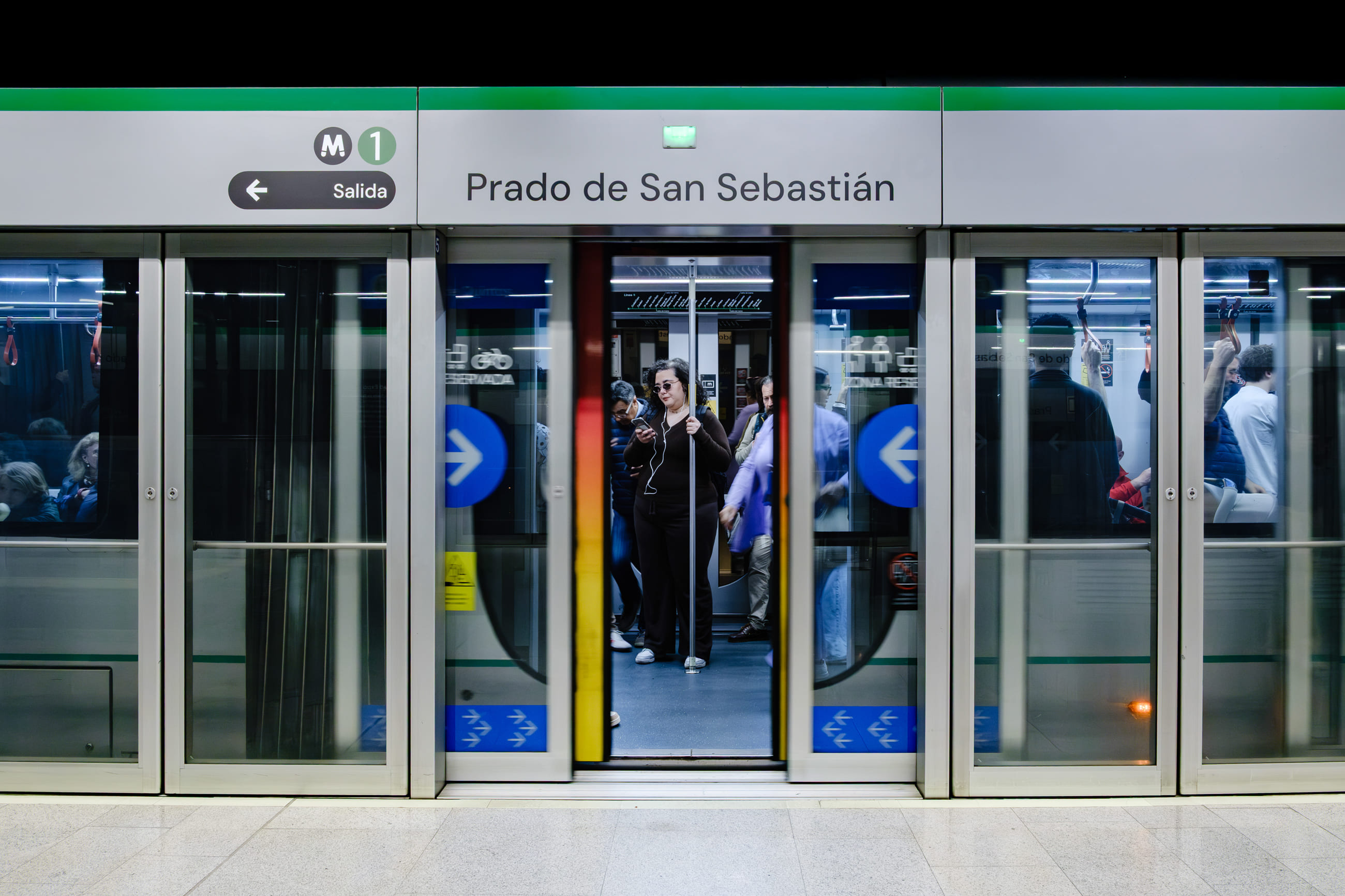 Granada Barrero Studio Develops Metro De Sevilla Wayfinding System With ...