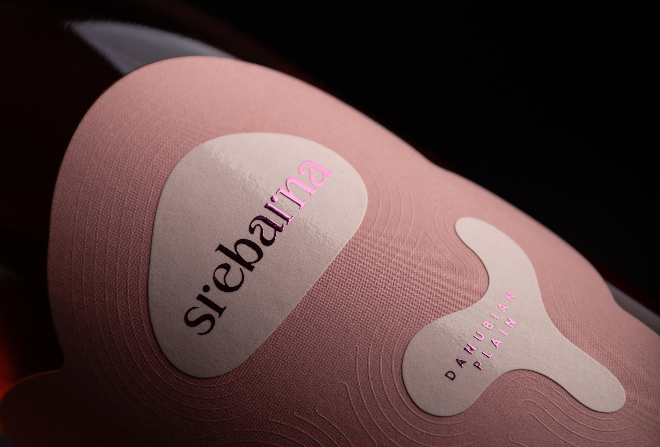 Foxtrot Design Studio Transforms Pink Pelican Srebarna Rosé into a Tactile Landscape Inspired Label