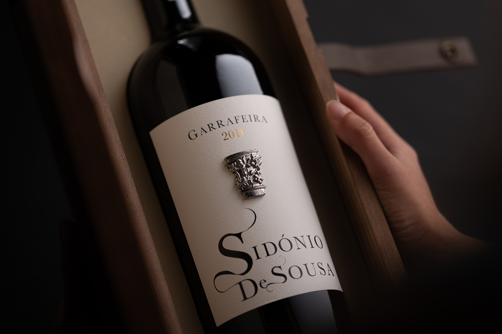 M&A Creative Agency Elevates Sidónio De Sousa Garrafeira 2017 with a Timeless Fine Wine Presentation Box