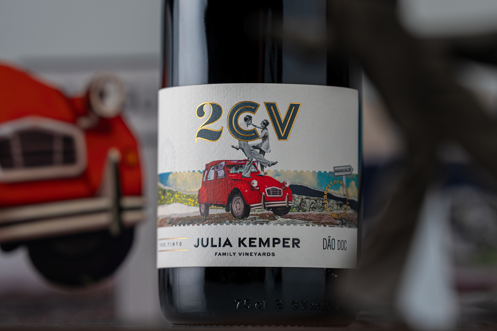 M&A Creative Agency Celebrates Mello Family 400 Years with a Citroen 2CV Homage Wine